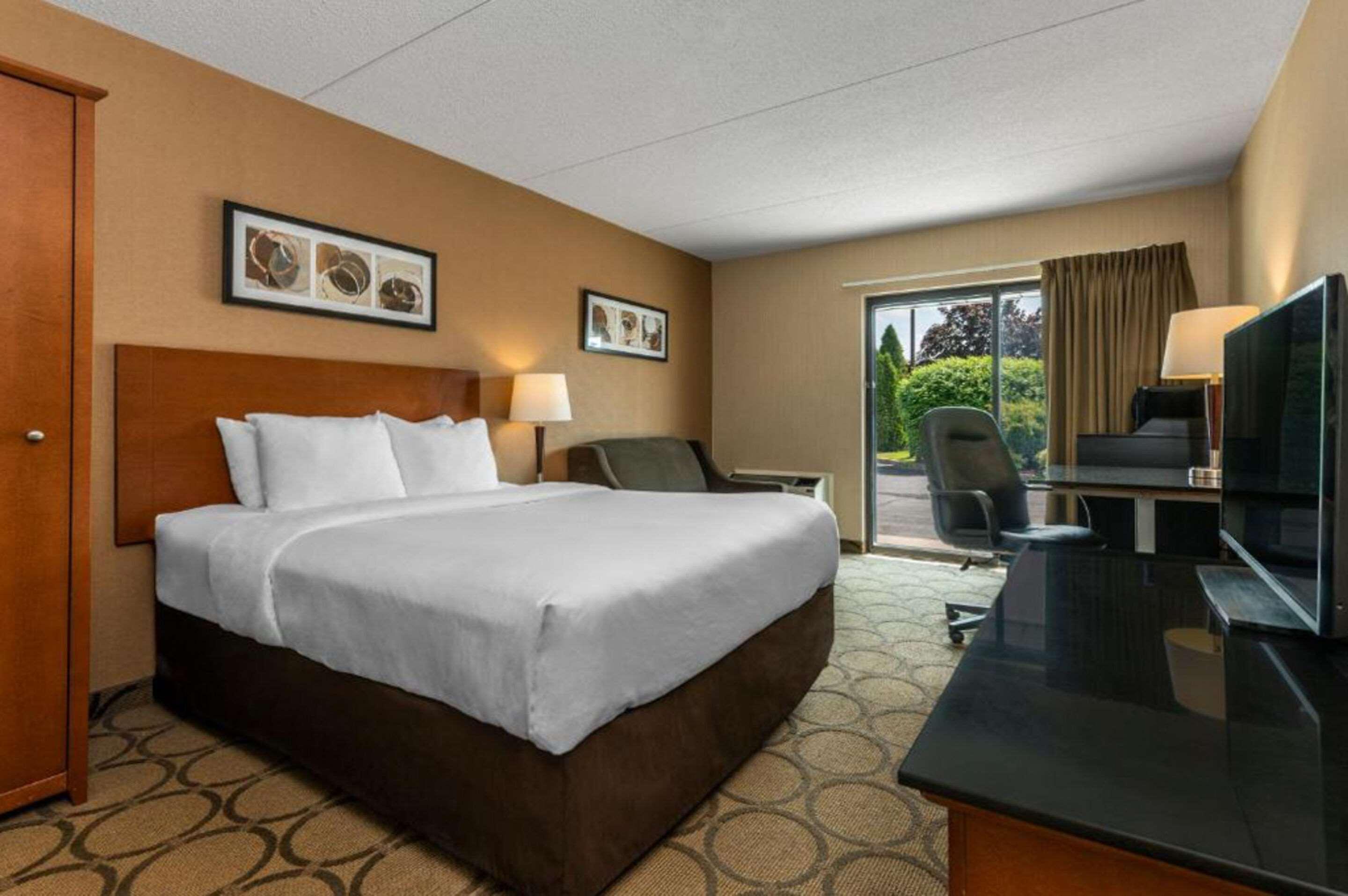 Comfort Inn Orillia Exterior photo